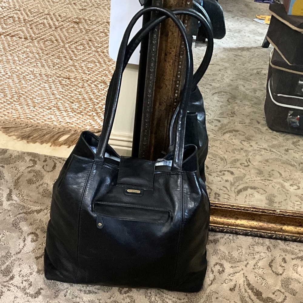 Leather Shoulder Tote Bag in Black